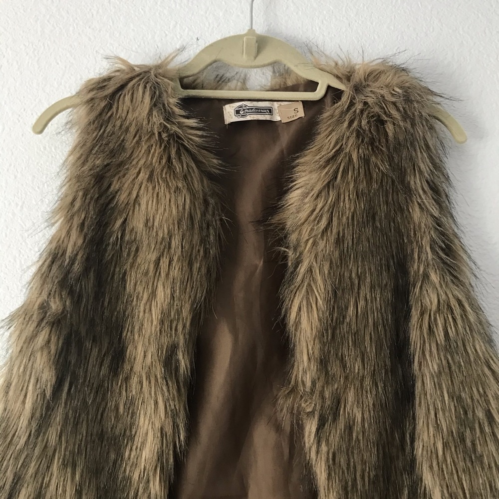 Faux Fur Vest Women’s Size Small - Picture 2 of 9